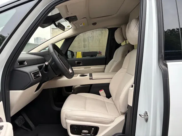 Li Auto MEGA — Фото автомобиля 7