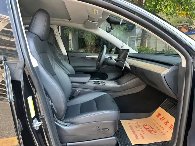 Tesla Model Y — Фото автомобиля 23