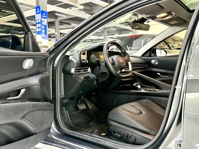 Hyundai Elantra — Фото автомобиля 4
