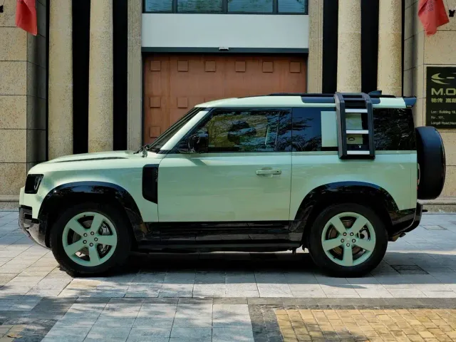 Land Rover Defender — Фото автомобиля 4