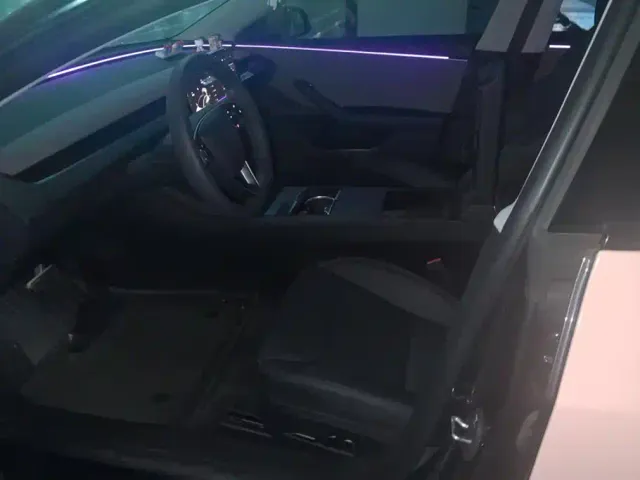 Tesla Model 3 — Фото автомобиля 9