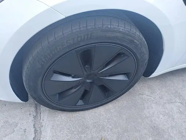 Tesla Model 3 — Фото автомобиля 22