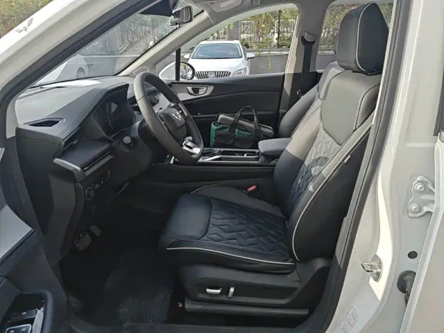 Wuling Jiachen — Фото автомобиля 14