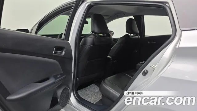 Toyota Prius — Фото автомобиля 17