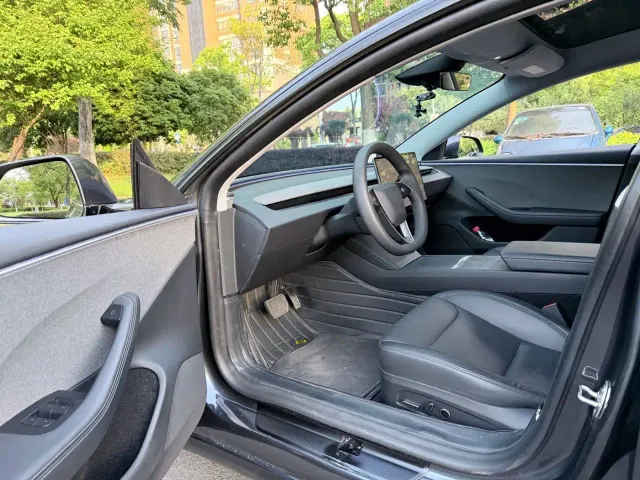 Tesla Model 3 — Фото автомобиля 5