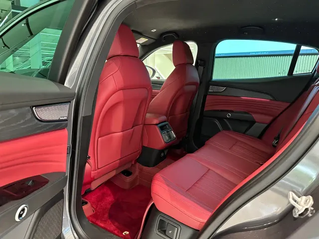 Maserati Grecale — Фото автомобиля 12