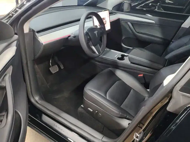 Tesla Model Y — Фото автомобиля 15