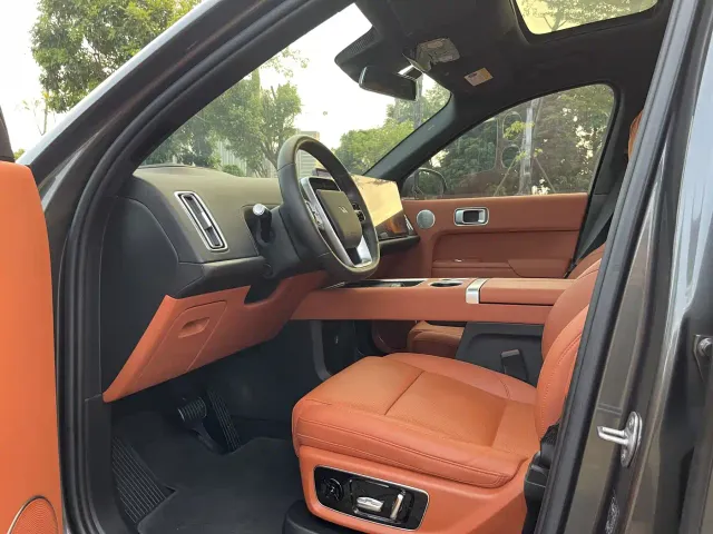 Li Auto L8 — Фото автомобиля 4