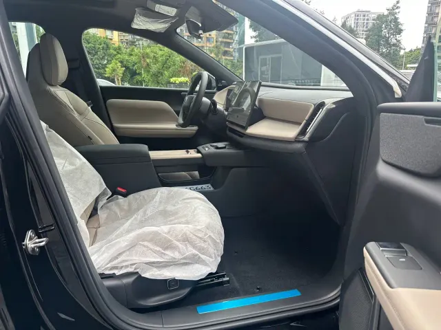 Volvo XC70 Plug-in Hybrid — Фото автомобиля 19