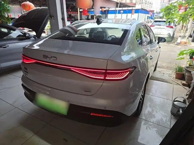 BYD Seal 05 DM-i — Фото автомобиля 6