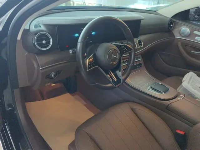 Mercedes-Benz E-Class — Фото автомобиля 12