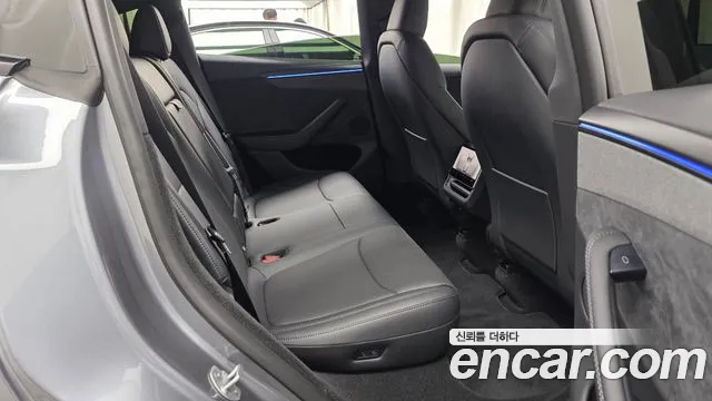 Tesla Model Y — Фото автомобиля 17