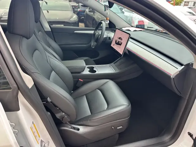 Tesla Model Y — Фото автомобиля 8
