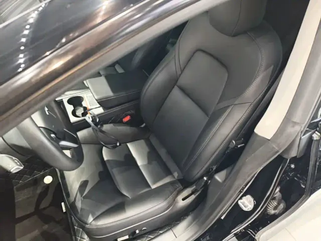 Tesla Model 3 — Фото автомобиля 14