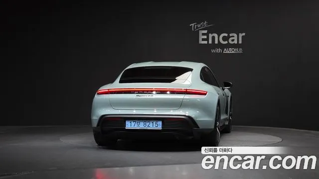 Porsche Taycan — Фото автомобиля 2