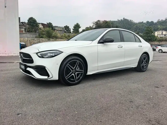 Фотография автомобиля — Mercedes-Benz C-Class