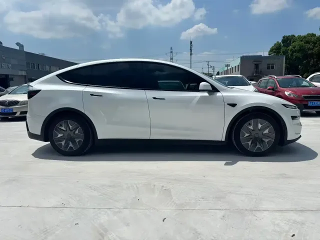 Tesla Model Y L 2025 Facelift Long Range AWD — Фото автомобиля 5