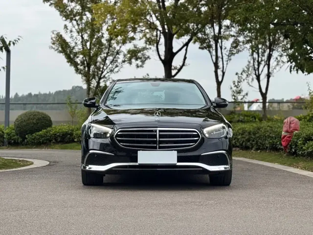 Mercedes-Benz E-Class — Фото автомобиля 2