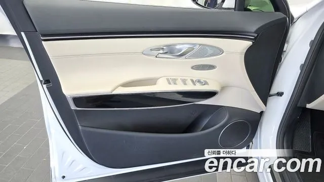 Genesis GV70 — Фото автомобиля 13