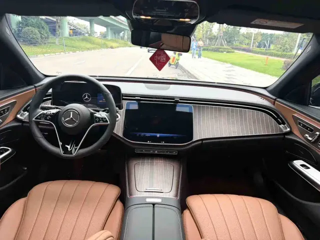 Mercedes-Benz E-Class — Фото автомобиля 7