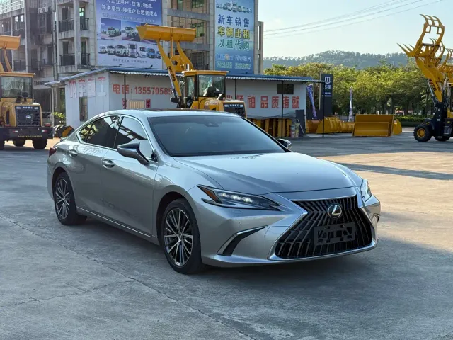 Lexus ES — Фото автомобиля 3
