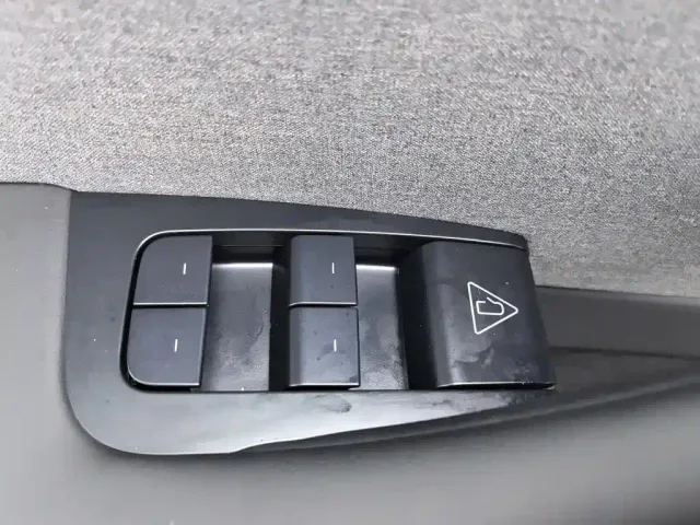 Tesla Model Y — Фото автомобиля 9