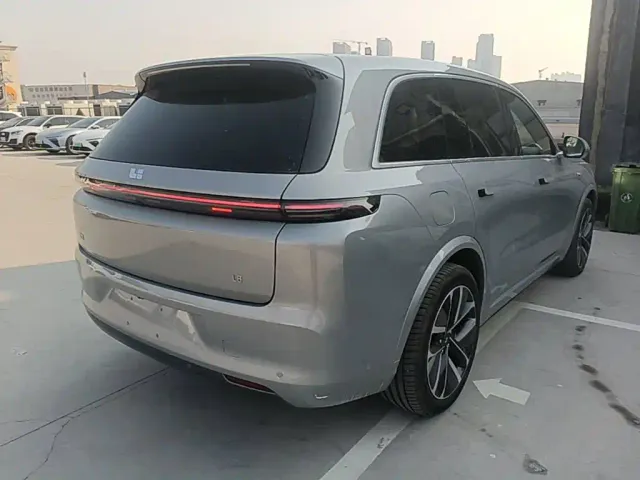 Li Auto L8 — Фото автомобиля 6