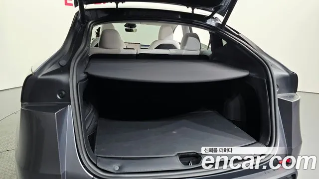 Tesla Model Y — Фото автомобиля 24