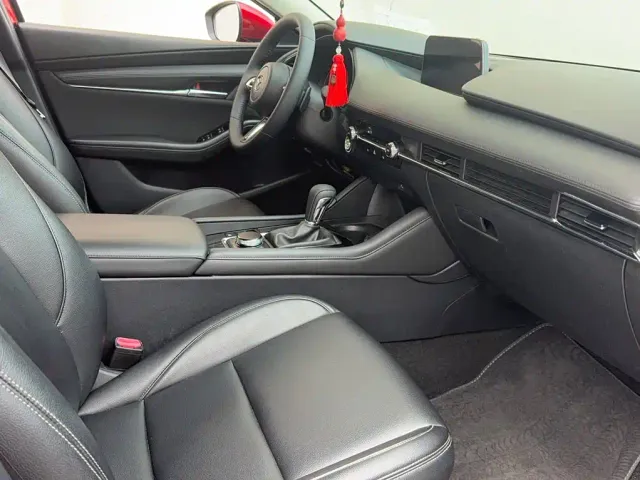 Mazda Axela — Фото автомобиля 17