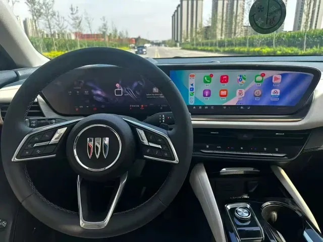Buick Envision Plus — Фото автомобиля 5