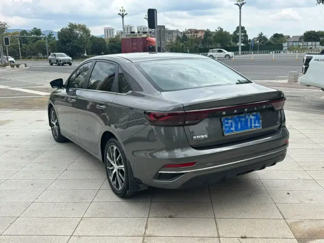 Geely Emgrand — Фото автомобиля 6