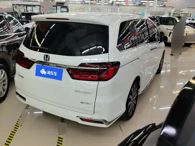 Honda Odyssey — Фото автомобиля 3