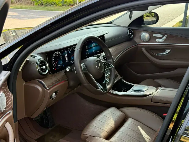 Mercedes-Benz E-Class — Фото автомобиля 5