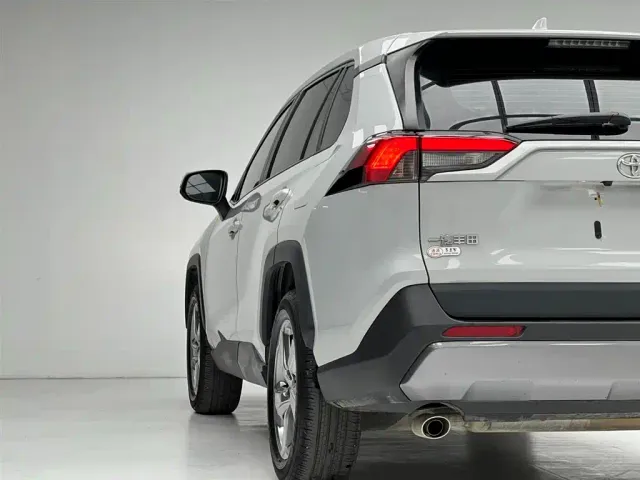 Toyota RAV4 — Фото автомобиля 15