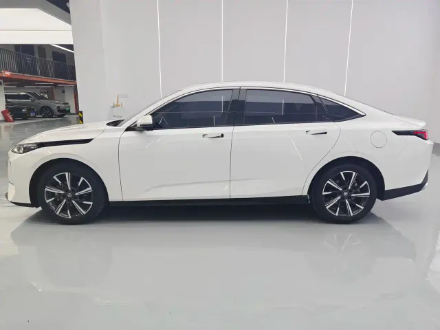 Changan Eado — Фото автомобиля 7