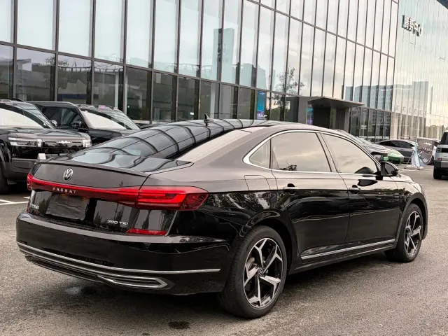 Volkswagen Passat — Фото автомобиля 18