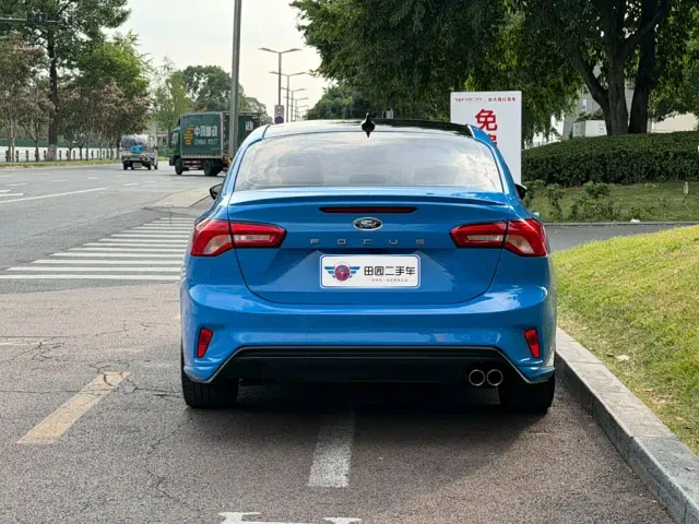 Ford Focus — Фото автомобиля 5