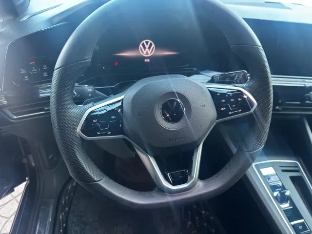 Volkswagen Golf — Фото автомобиля 12