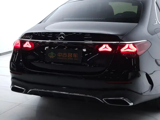 Mercedes-Benz E-Class — Фото автомобиля 22