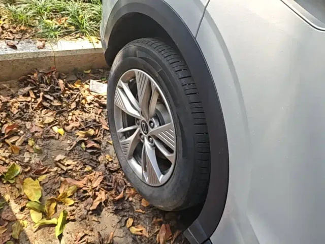 Besturn Yueyi 03 2025 445km Premium Selection Edition — Фото автомобиля 21