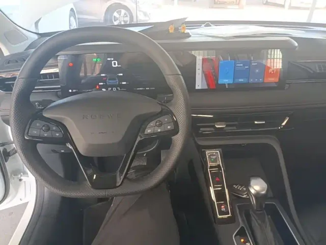 Roewe i5 — Фото автомобиля 9