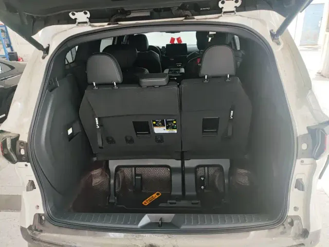 Toyota Sienna — Фото автомобиля 12