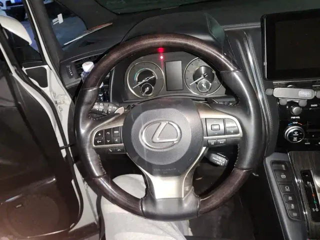 Lexus LM — Фото автомобиля 15