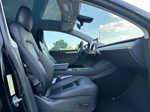 Tesla Model Y — Фото автомобиля 6