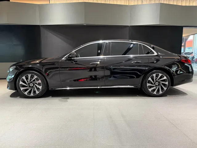 Mercedes-Benz E-Class — Фото автомобиля 3