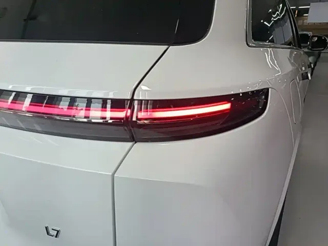 Li Auto L7 — Фото автомобиля 7