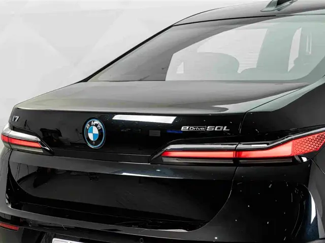 BMW i7 — Фото автомобиля 8