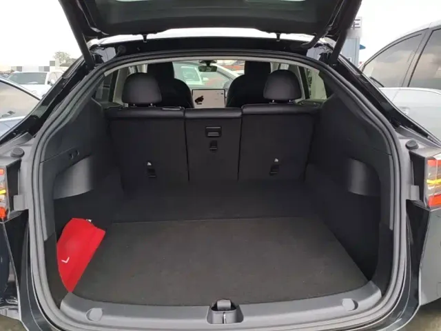 Tesla Model Y — Фото автомобиля 18