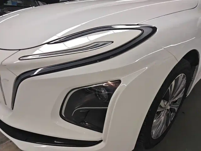 Hongqi E-QM5 — Фото автомобиля 23