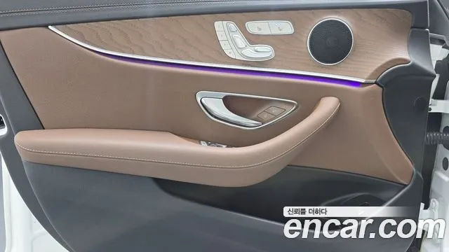 Mercedes-Benz E-Class — Фото автомобиля 22